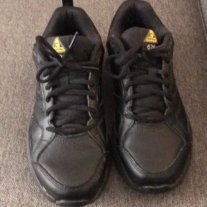New balance black slip resistant shoe